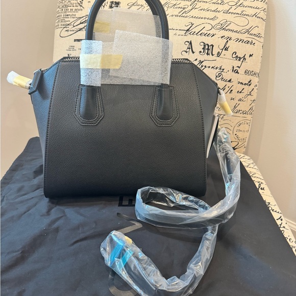 Small Antigona bag in full grained leather - Picture 9 of 13